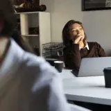 Señales de que tu jefe o tus compañeros te hacen ghosting en el trabajo