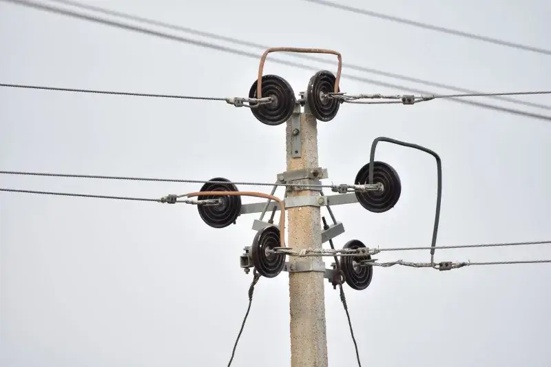 Restablecen servicio eléctrico en Los Algarrobos tras falla de guayas