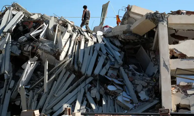 Fallecidos por terremotos suben a 4.490, 157 nuevas víctimas