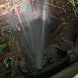 Una fuga de agua potable sigue activa entre Baruta y El Hatillo