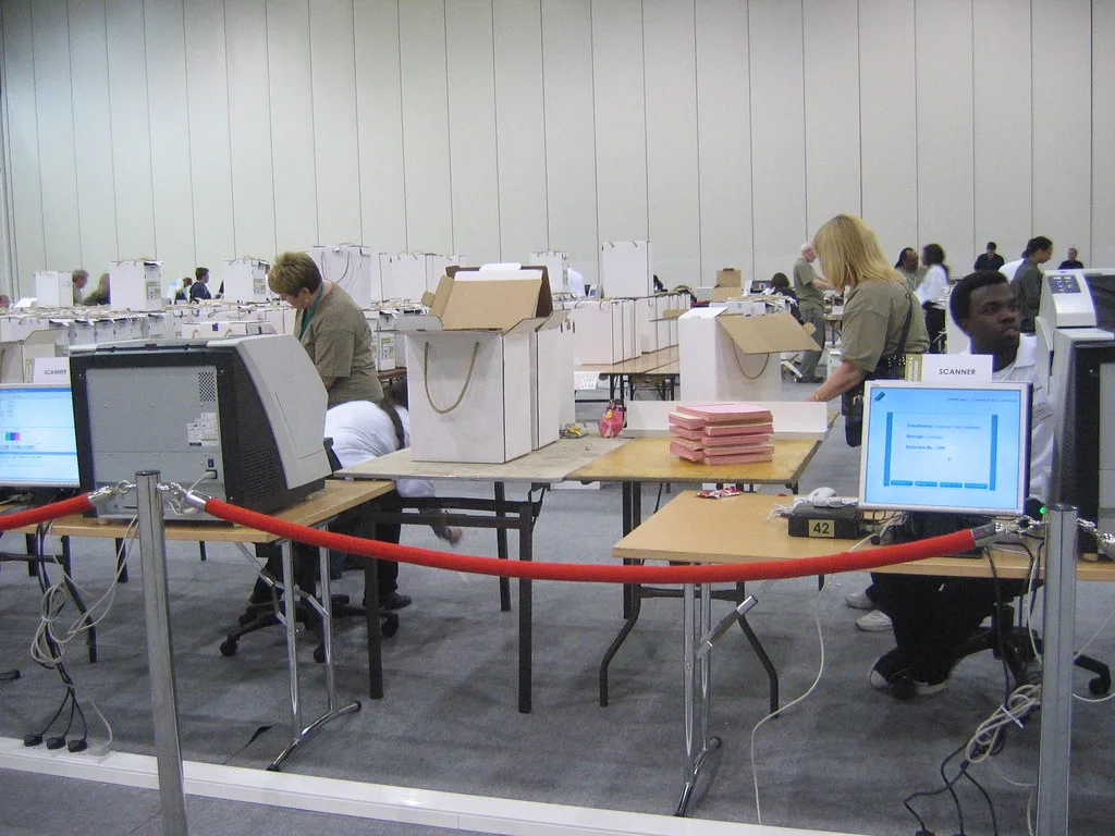 Escaneo de papeletas en las elecciones a la alcaldía de Londres y a la Asamblea de Londres