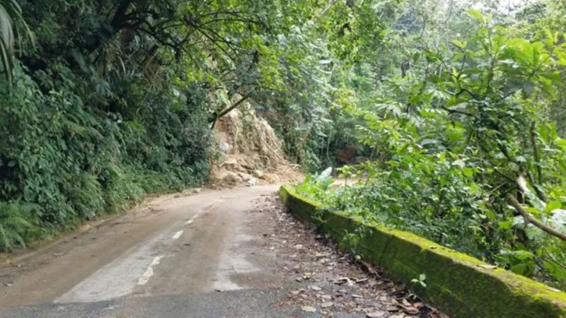 Cierran de noche la vía Maracay-Choroní por deslizamientos
