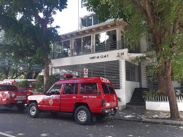 
			Mujer y su bebé mueren por fumigación en vivienda de un vecino		