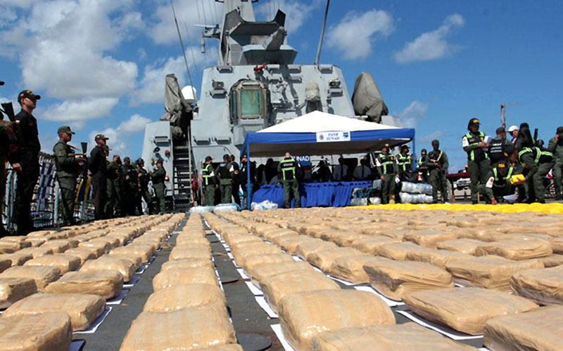 
			Armada francesa detiene a ocho venezolanos con 3,5 toneladas de cocaína en el Caribe		