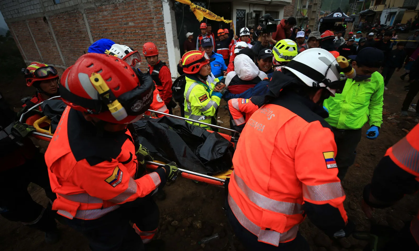 Sube a 28 la cifra de fallecidos por alud en Ecuador
