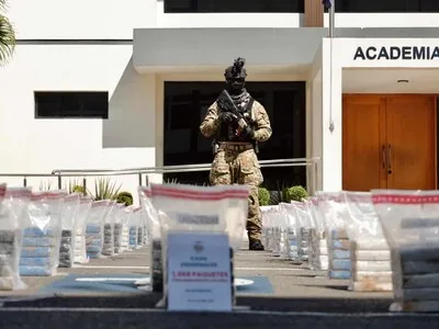 Interceptan en Pedernales una lancha con 1.068 paquetes de droga