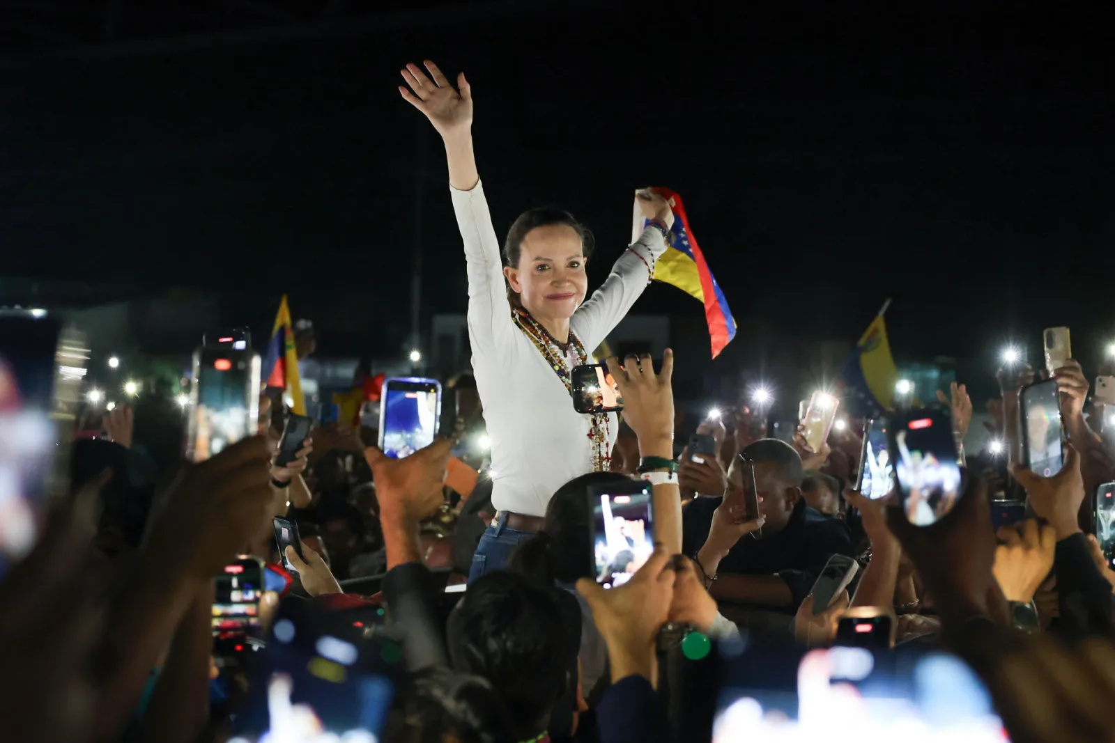 Machado regresa a Venezuela tras meses de exilio y viajes