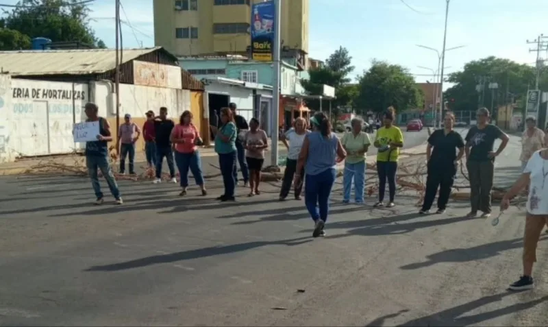 Coro quedó aislada tras 14 protestas por agua y luz