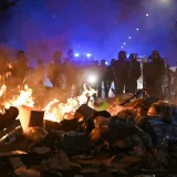 Francia limita protestas tras disturbios y 3.000 comercios dañados
