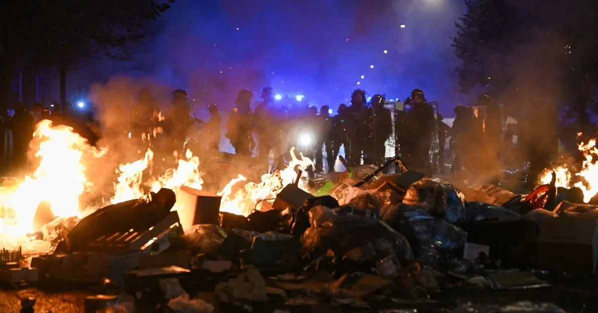Francia limita protestas tras disturbios y 3.000 comercios dañados