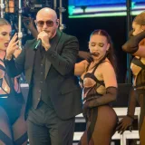 Pitbull lanza 'Pitcoin', su 14.º álbum con Kiss y Enrique Iglesias