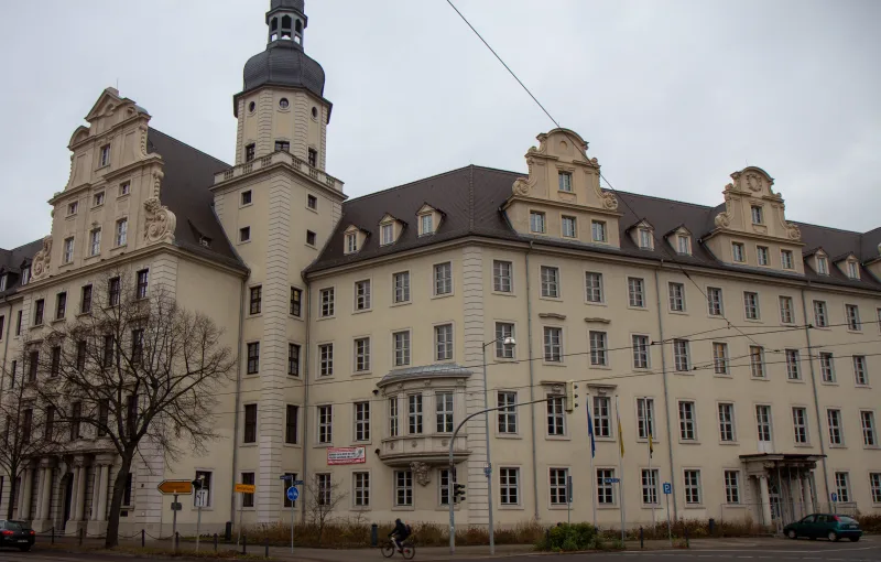 File:Innenministerium Sachsen-Anhalt 2450.jpg