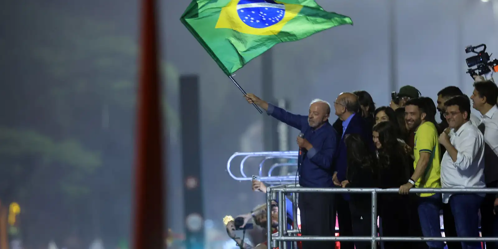 Lula pide cantar el himno brasileño en su celebración electoral
