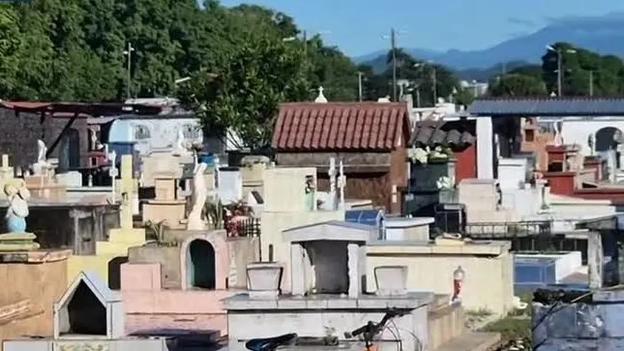 Denuncian robos y daños en el cementerio de David