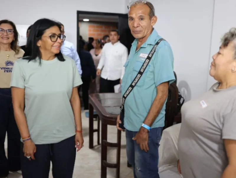 Entregan 607 viviendas rehabilitadas y fondos para condominios