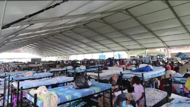 Más de 20 mil personas siguen en campamentos tras terremotos