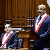 Reto reclama que la ley de facultades incluya su firma