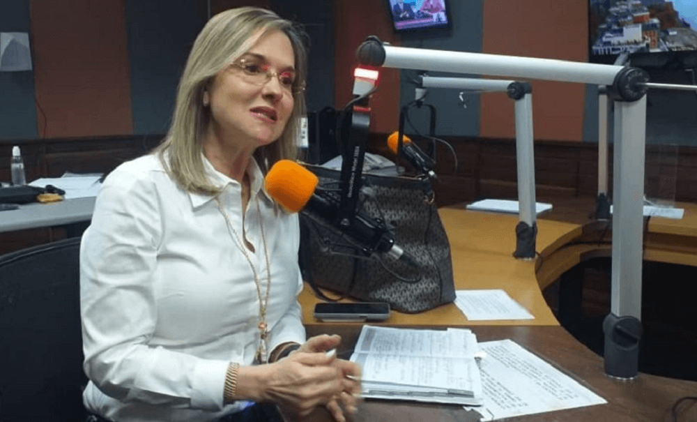 Gloria Pinho exige a inhabilitados apartarse de la primaria