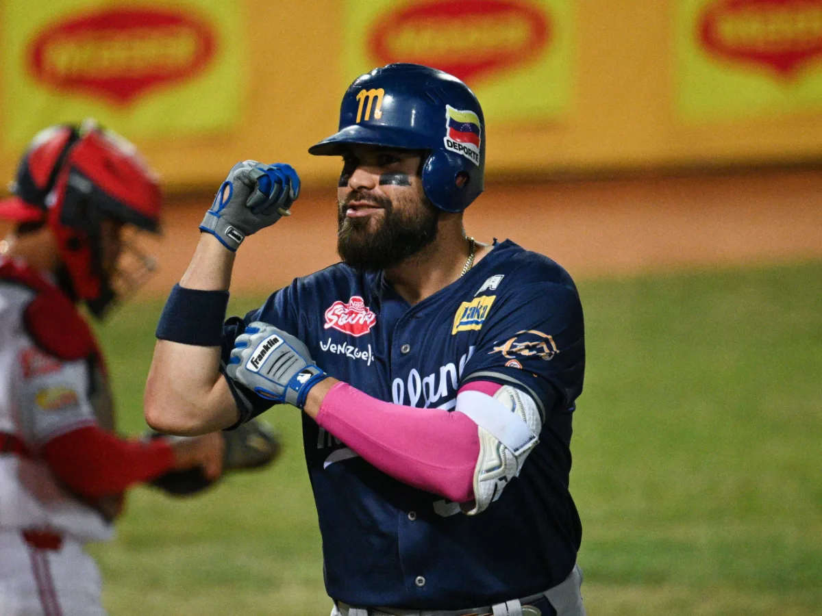 Renato Núñez sale tocado y pone en duda al Magallanes
