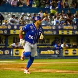 Tiburones arrancó con triunfo de 10-6 sobre Magallanes
