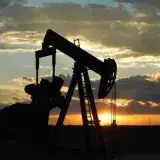 El petróleo sube a su mayor nivel desde junio por Ormuz