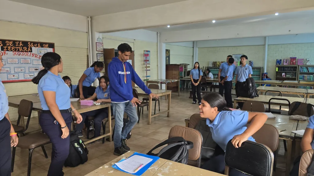Alcaldía llevó taller literario a La Isabelica