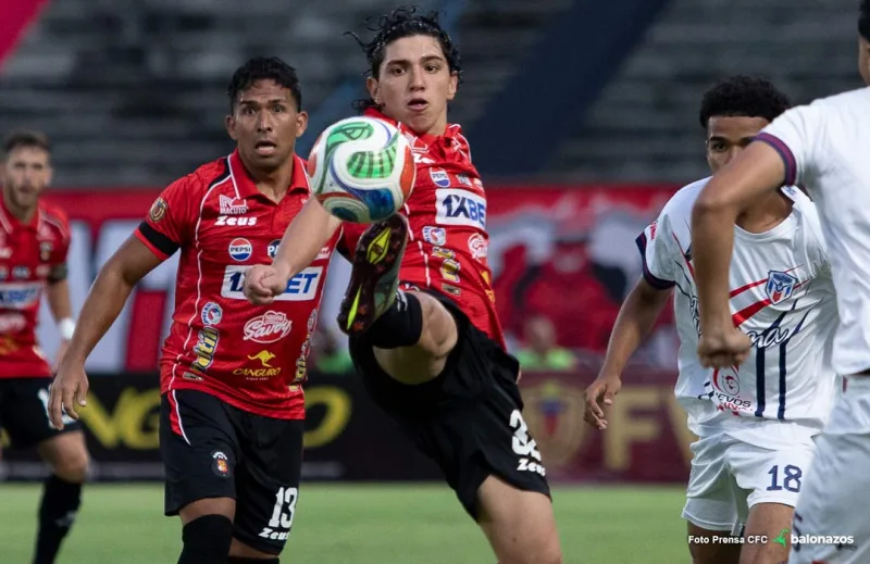 Caracas FC y Zamora se juegan sus opciones este domingo