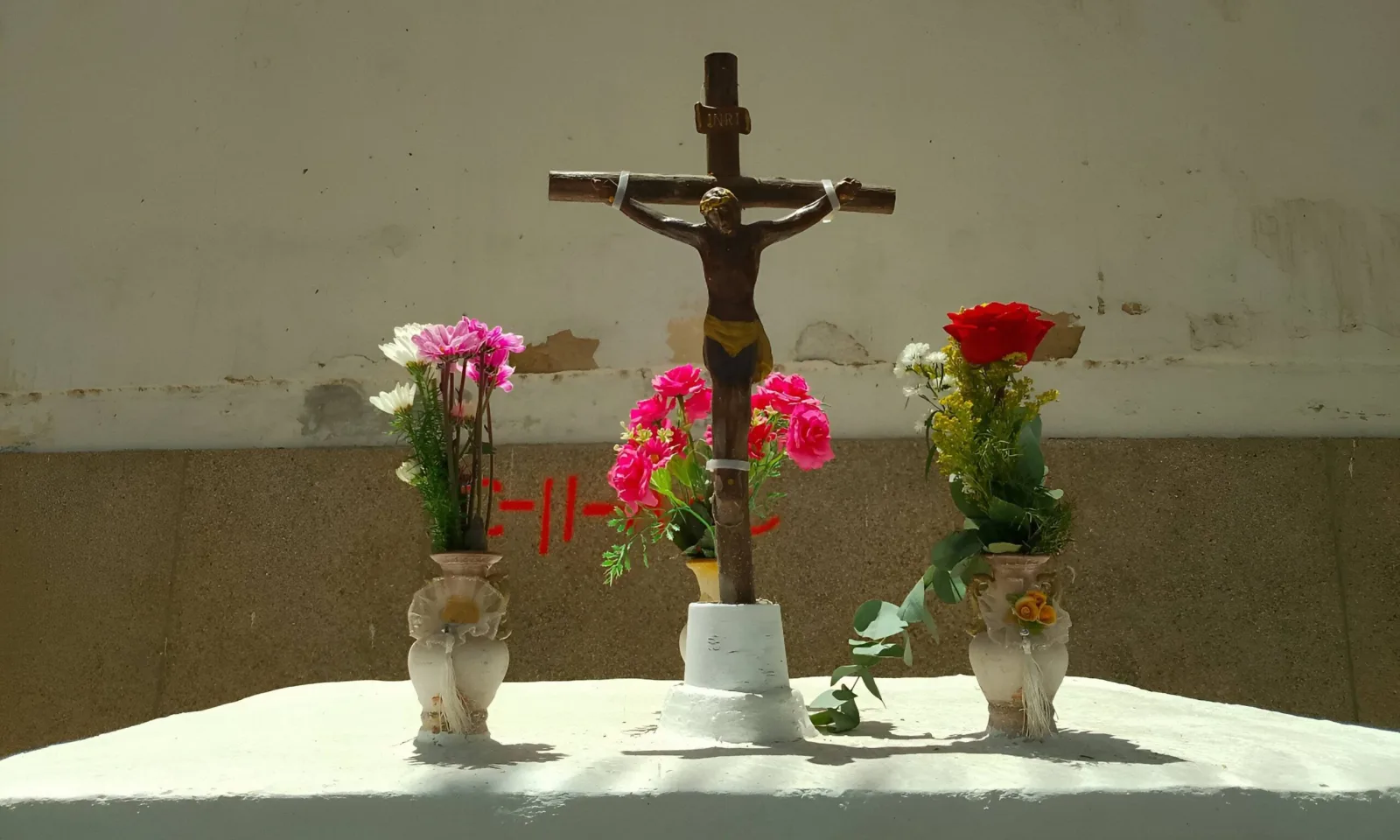Comunidad de Tanaguarenas erige altar en memoria de víctimas