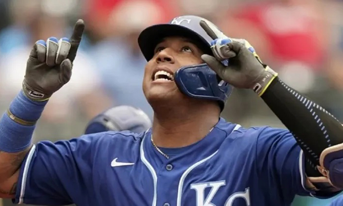 Salvador Pérez a un inatrapable de igualar a Pablo Sandoval 