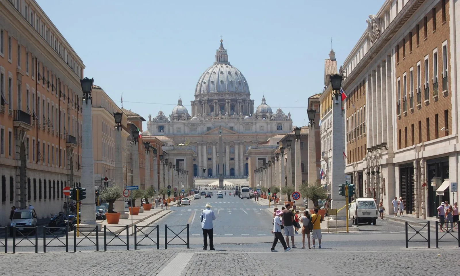 Vaticano aclara que se pueden conservar cenizas de difuntos en "un lugar significativo"