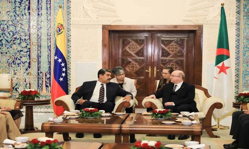 Maduro efectúa escala técnica en Argel al regreso de su visita a China