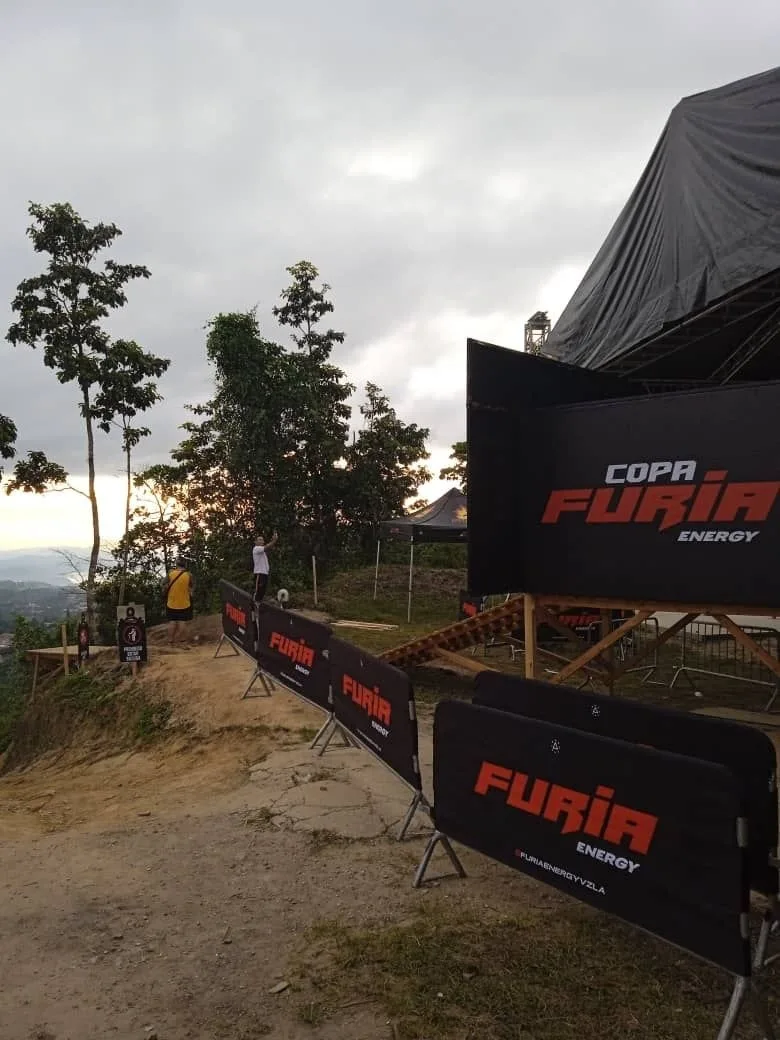 Vecinos de Baruta denuncian daños ambientales por obra de motocross en el Cerro El Volcán