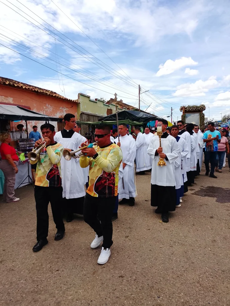 Aregue celebró a la Virgen de Chiquinquirá con misa y fe