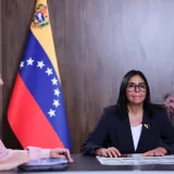 Asfaltan calle Sucre de la Comuna Patria en Revolución