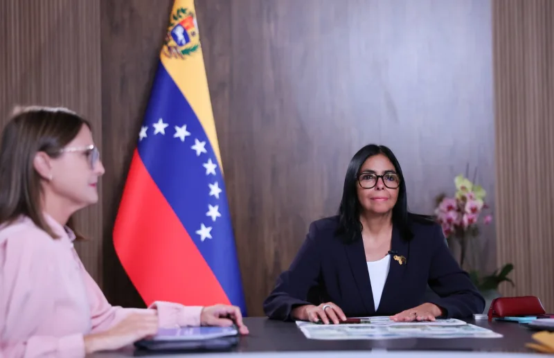 Asfaltan calle Sucre de la Comuna Patria en Revolución
