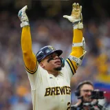 Contreras impulsa a Milwaukee y deja contra las cuerdas a Dodgers