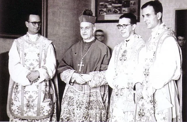File:Ordenación primeros sacerdotes Opus Dei.jpg