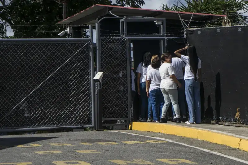Denuncian torturas y riesgos estructurales en cárcel El Rodeo I