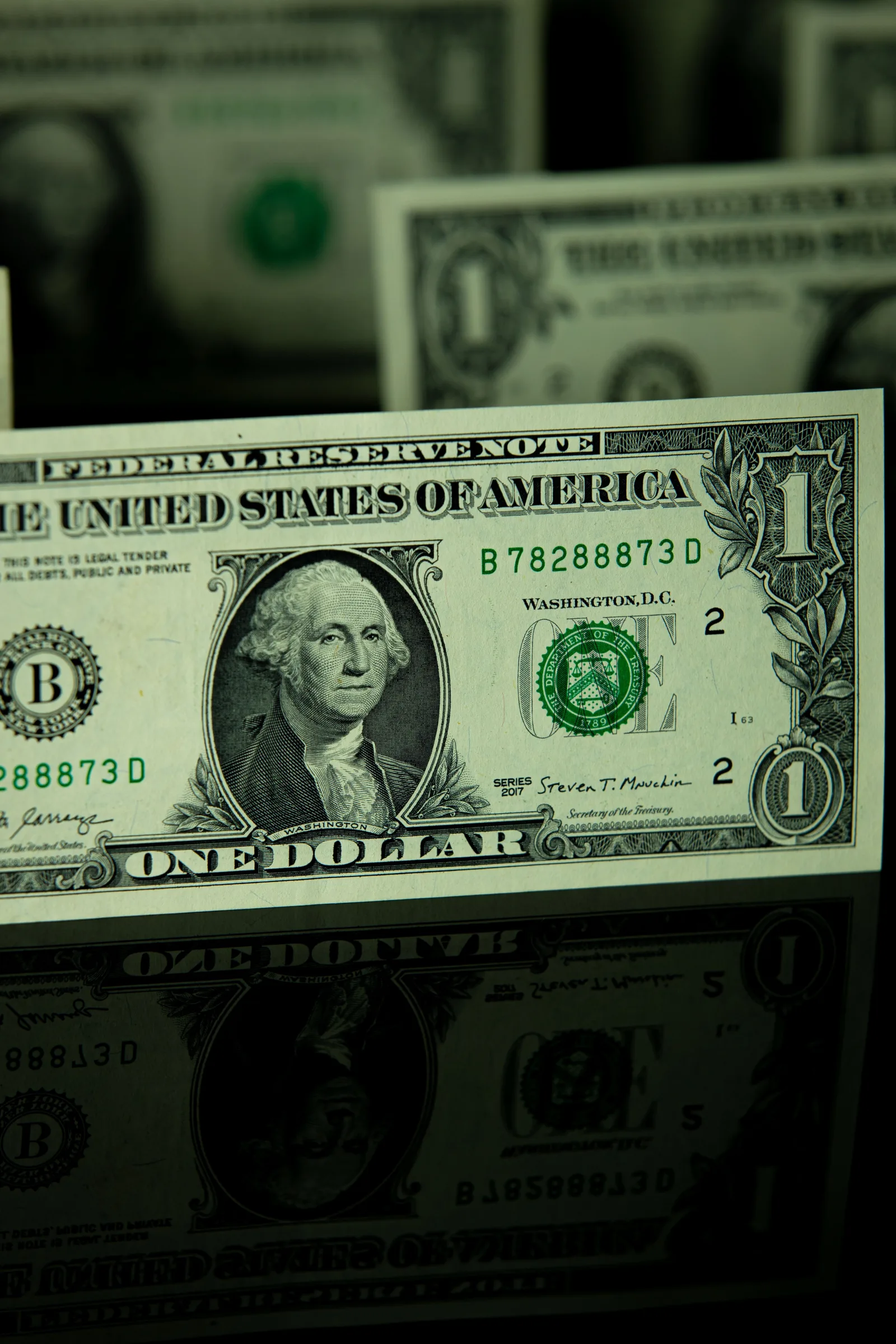 Dólar en Colombia cae bajo COP$3.200 por primera vez en siete años