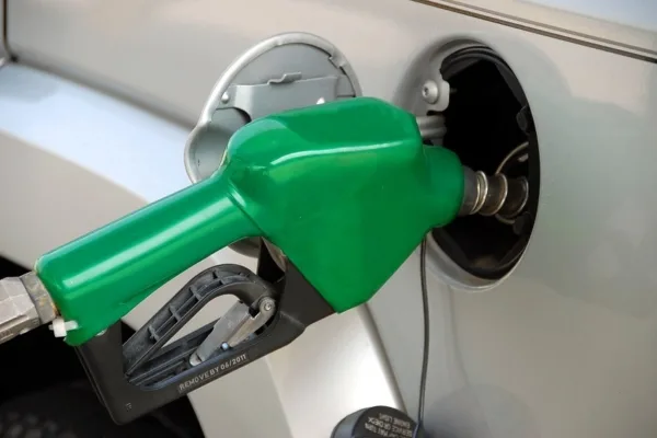 La gasolina empuja a demócratas en Arizona rumbo al Congreso