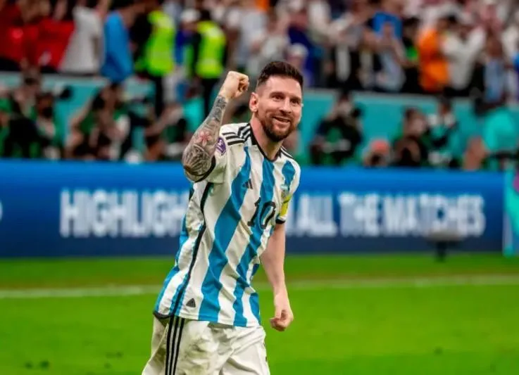 Messi marcó triplete en el 3-0 de Argentina sobre Argelia en su debut