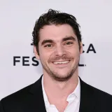 Rostros de Breaking Bad despiden a RJ Mitte, actor y activista