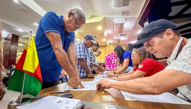 Valencia entregó títulos de tierra a 127 familias de Santa Rosa