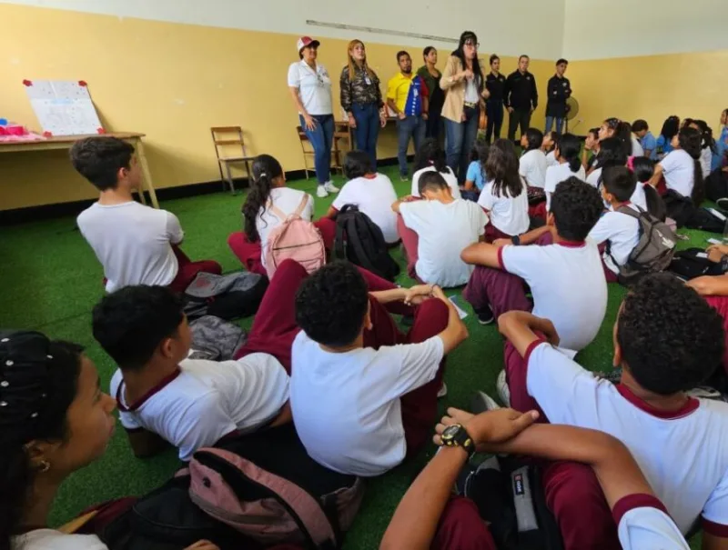 Cmdnna Caroní promueve uso seguro de redes sociales en escuelas
