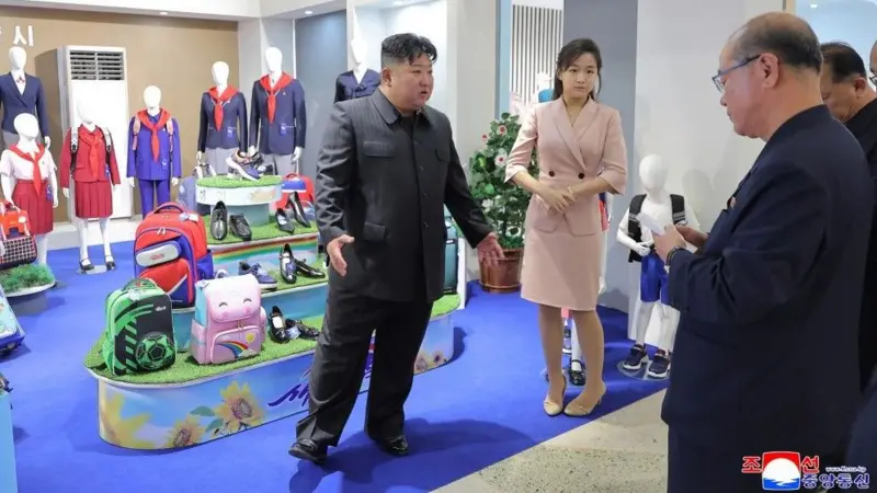 Fotos de Kim Jong-un reavivan rumores sobre su muerte