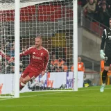 Liverpool resistió la reacción del Villarreal y ganó 4-3