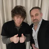 Milei llega a Madrid para respaldar a Vox y confrontar a Sánchez