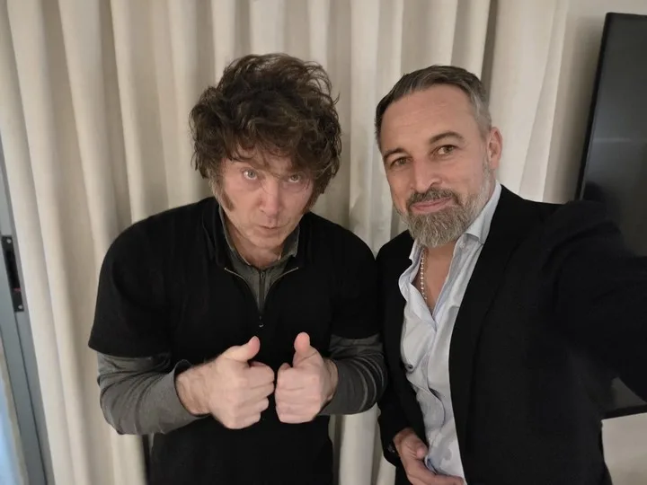 Milei llega a Madrid para respaldar a Vox y confrontar a Sánchez