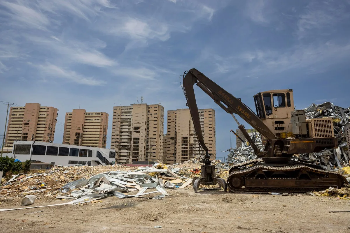 La Guaira sigue removiendo escombros cuatro meses después