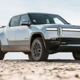 Rivian supera expectativas trimestrales y mantiene su meta anual